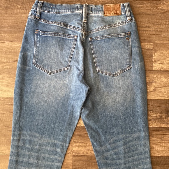 Madewell The High-Rise Slim Boyjean in Dover Wash: Raw-Hemmed Edition size 26 - Picture 10 of 15